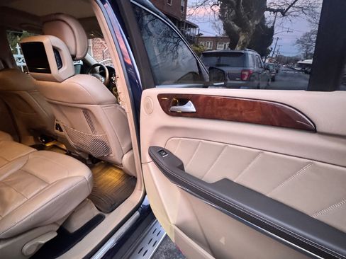 Used 2014 Mercedes-Benz GL 550 4MATIC image 13