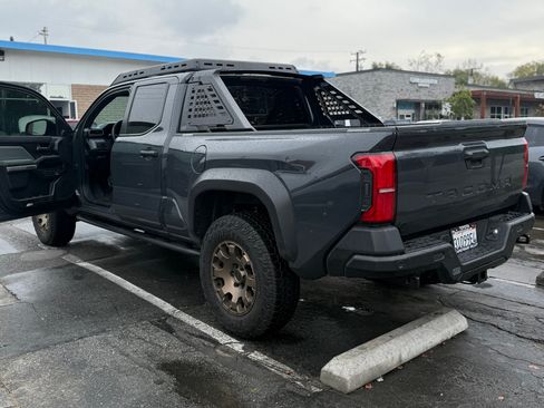 Used 2025 Toyota Tacoma 4x4 Double Cab Hybrid image 6