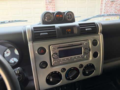 Used 2014 Toyota FJ Cruiser 4WD w/ Convenience Package image 13