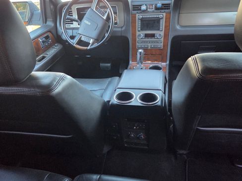 Used 2014 Lincoln Navigator 2WD image 5