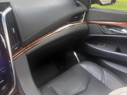 Used 2020 Cadillac Escalade Premium Luxury AWD/4WD image 14
