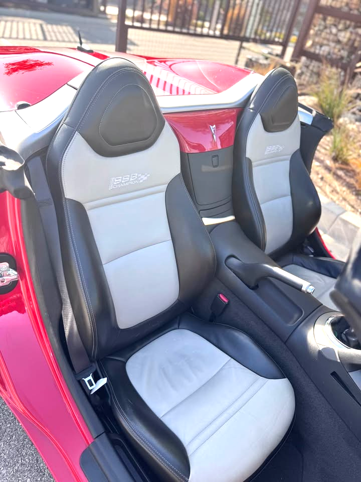 Used 2008 Pontiac Solstice Convertible RWD image 5