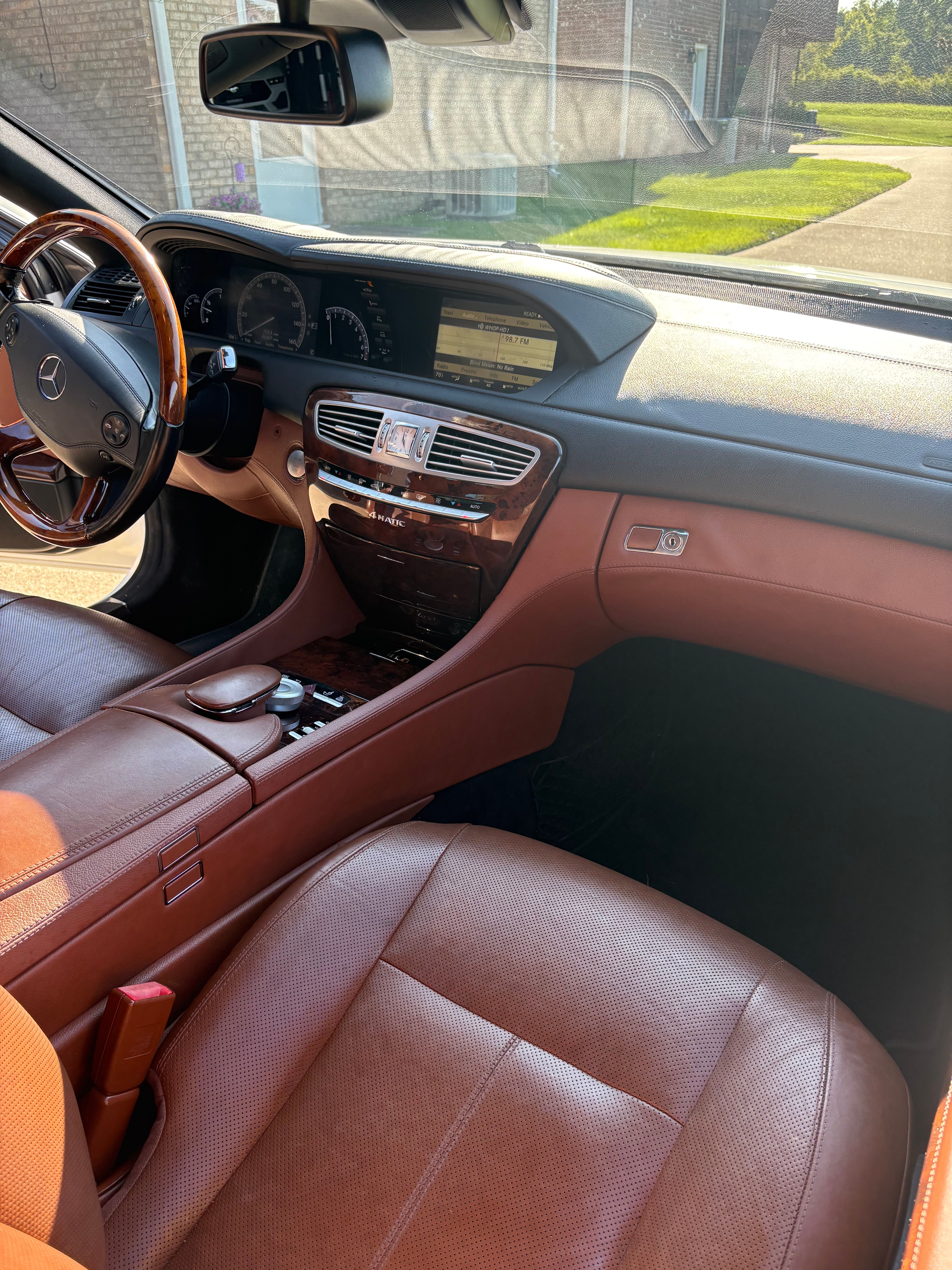 Used 2010 Mercedes-Benz CL 550 4MATIC image 11