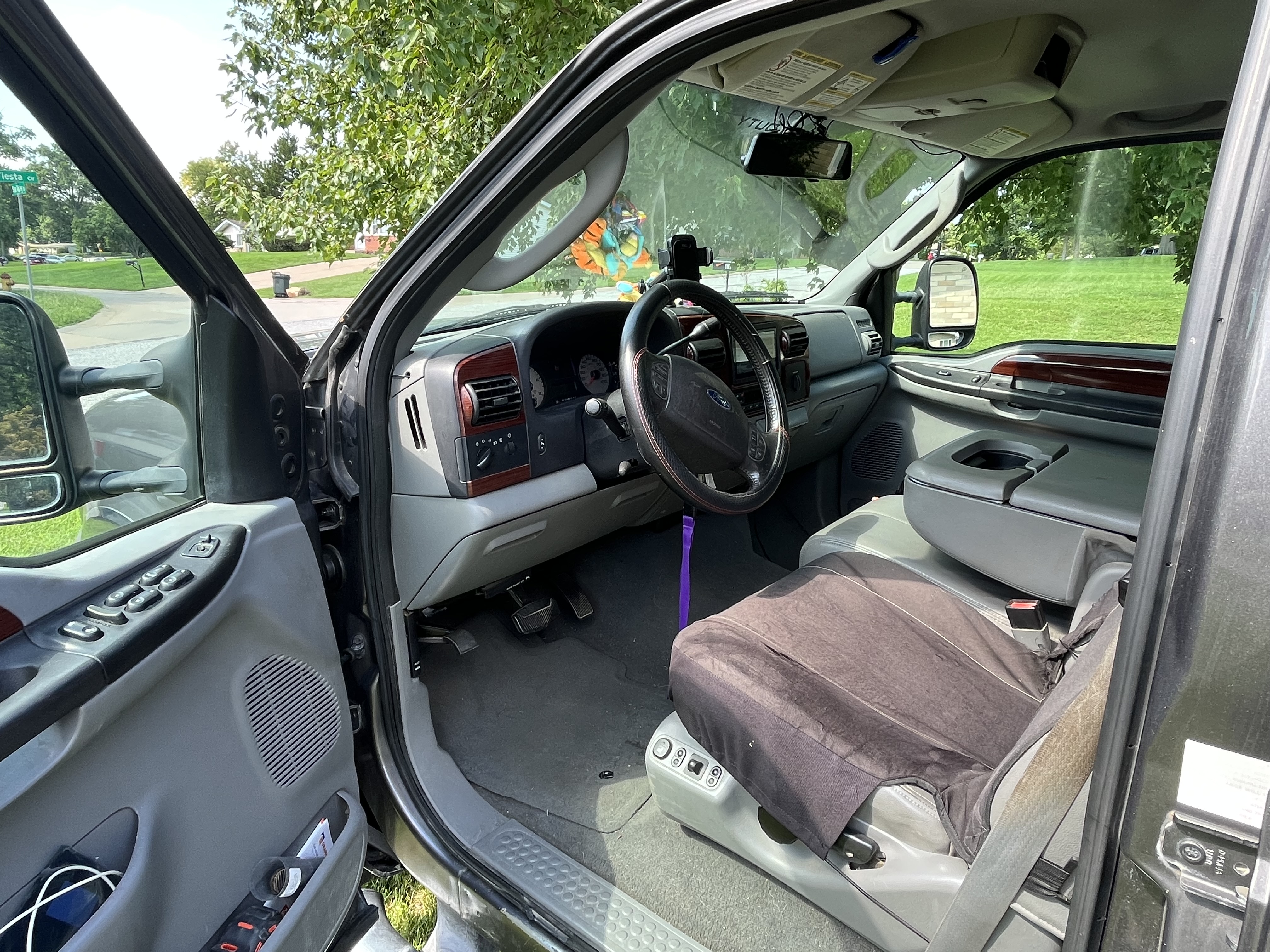Used 2005 Ford F250 Lariat AWD/4WD image 1