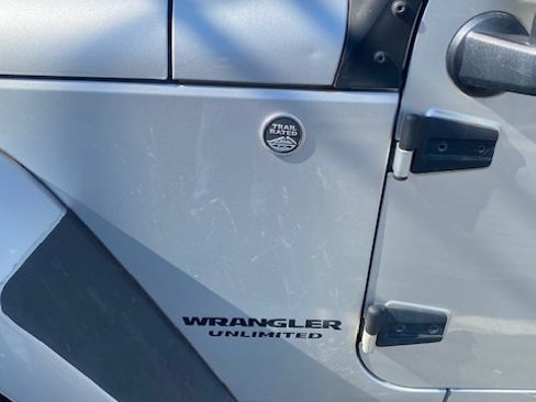 Used 2008 Jeep Wrangler Unlimited Sahara w/ Trailer Tow Group image 12