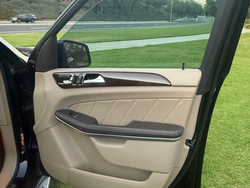 Used 2013 Mercedes-Benz GL 450 4MATIC image 9