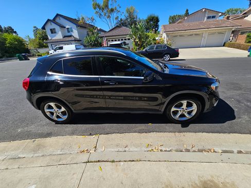 Used 2019 Mercedes-Benz GLA 250 250 Sport Utility 4D image 4