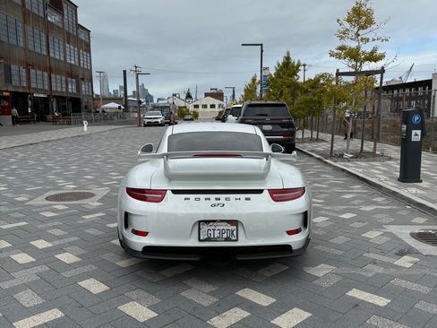 Used 2014 Porsche 911 GT3 image 11