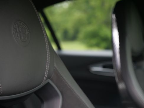 Used 2018 Alfa Romeo Giulia Quadrifoglio w/ Driver Assist Dynamic Package image 4