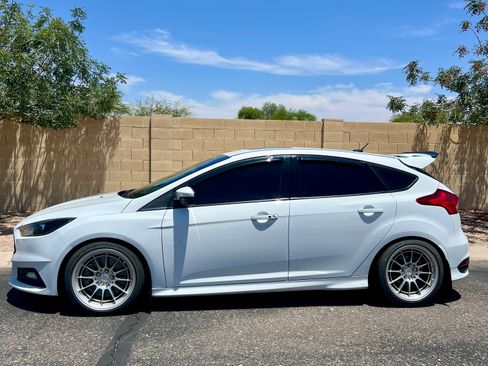 Used 2018 Ford Focus ST w/ Equipment Group 401A image 4