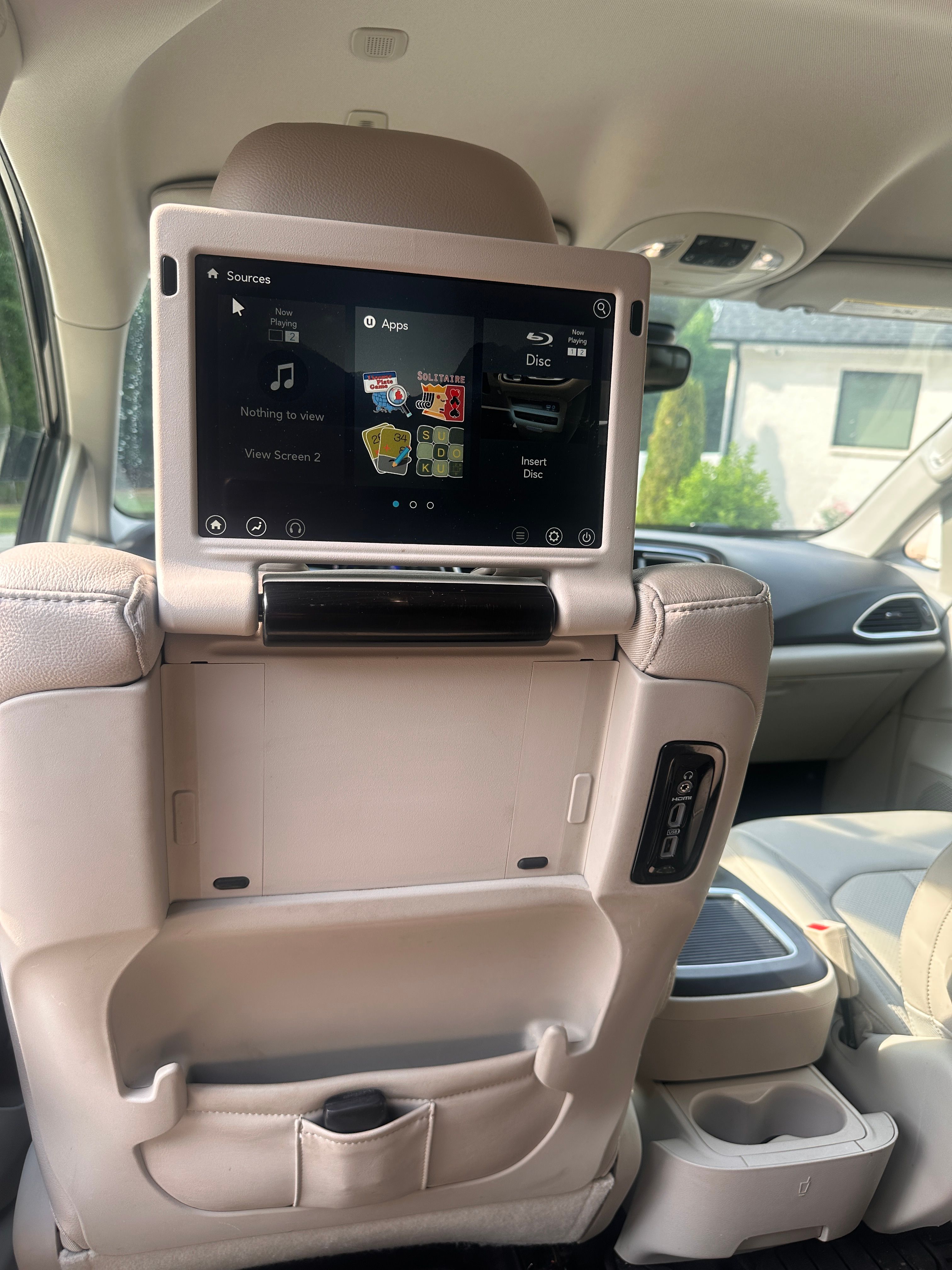 Used 2019 Chrysler Pacifica Touring-L Plus w/ Advanced Safetytec Group FWD image 9