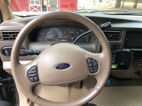 Used 2004 Ford Excursion Limited image 9