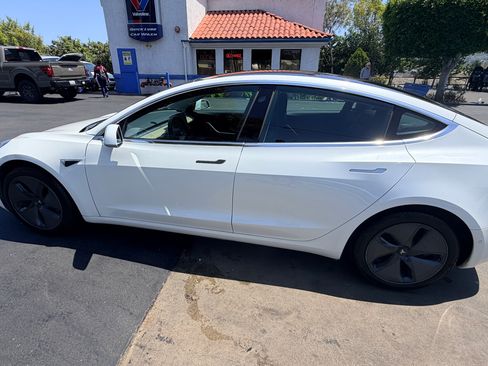 Used 2020 Tesla Model 3 Standard Range Plus RWD image 10