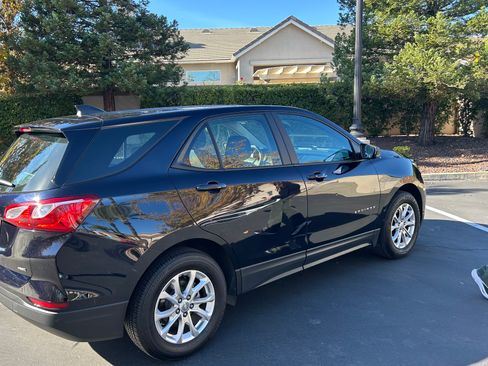 Used 2020 Chevrolet Equinox LS image 4