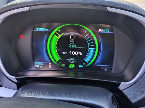 Used 2017 Chevrolet Volt LT w/ Comfort Package image 6