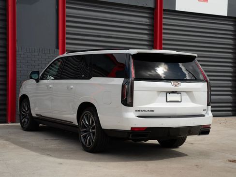 Used 2022 Cadillac Escalade ESV Sport Platinum w/ Heavy-Duty Trailer Package image 5