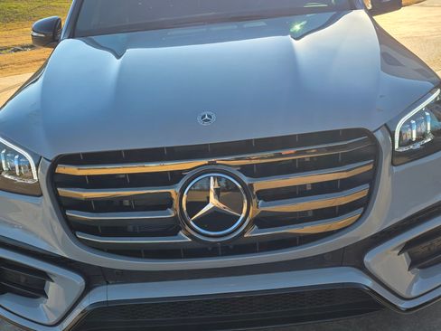 Used 2025 Mercedes-Benz GLS 450 4MATIC image 10