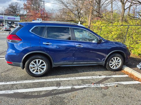 Used 2017 Nissan Rogue SV w/ SV Premium Package image 1