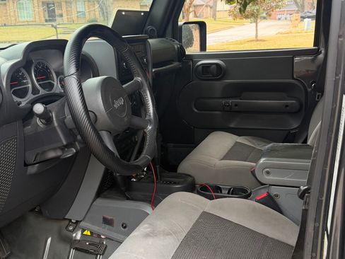 Used 2010 Jeep Wrangler Unlimited Sport image 5