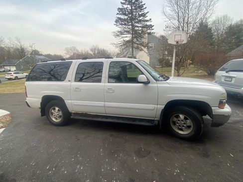 Used 2005 Chevrolet Suburban LT w/ Preferred Equipment Group image 6