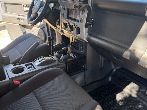 Used 2014 Toyota FJ Cruiser 4WD image 19