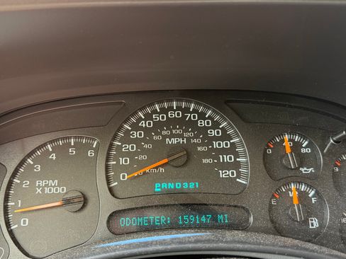 Used 2005 Chevrolet Tahoe Z71 w/ Preferred Equipment Group AWD/4WD image 16