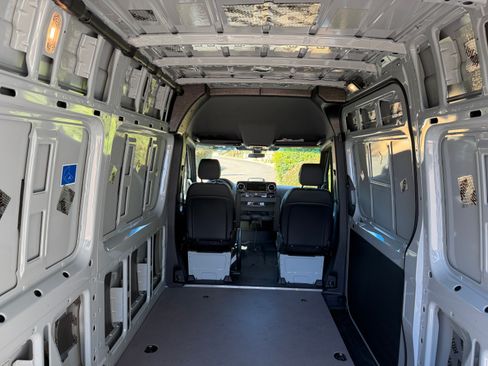 Used 2025 Mercedes-Benz Sprinter 2500 image 11