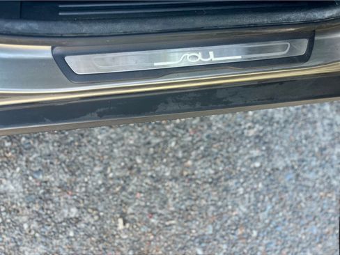 Used 2016 Kia Soul FWD image 12