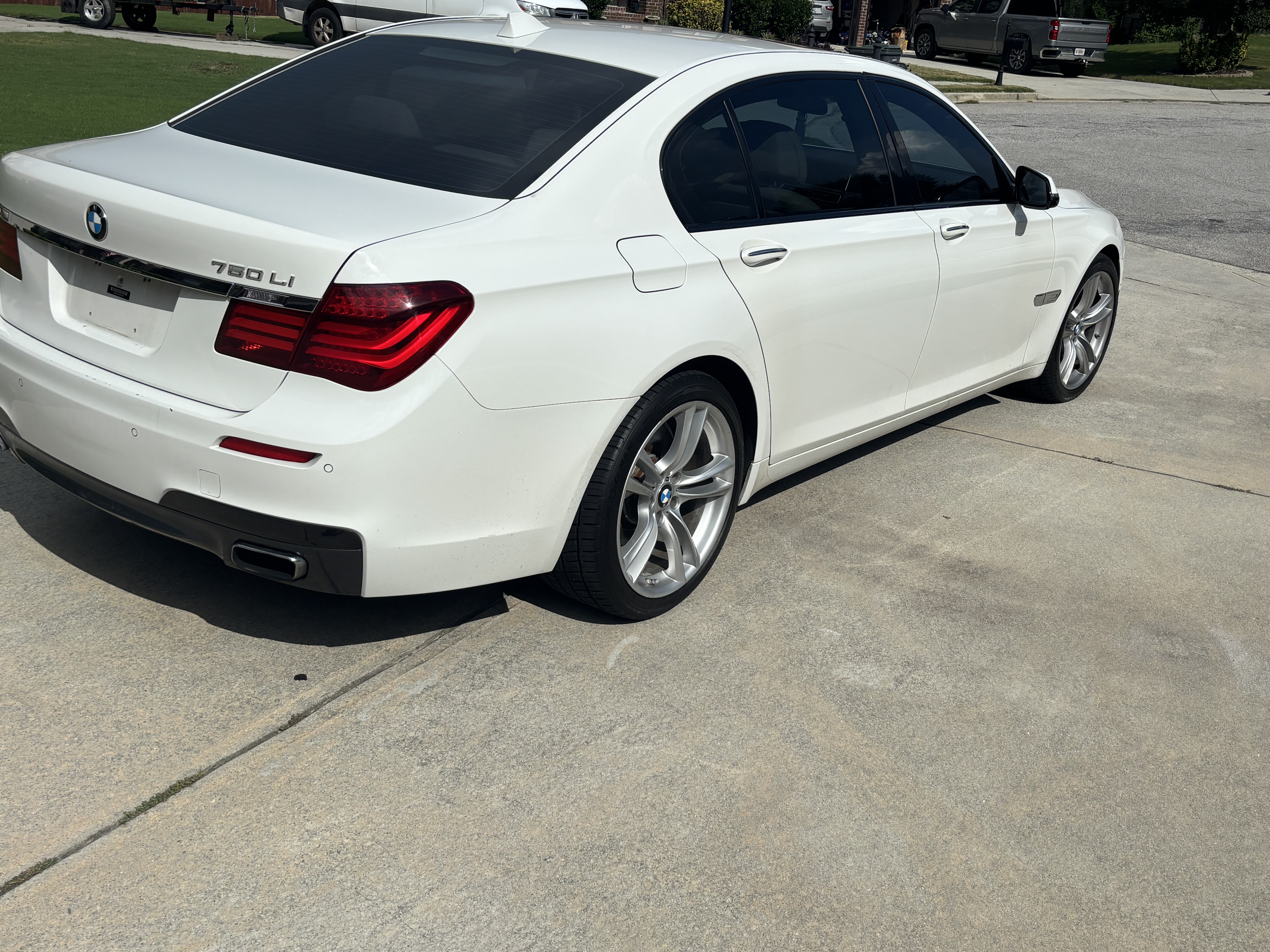 Used 2014 BMW 750Li RWD image 4
