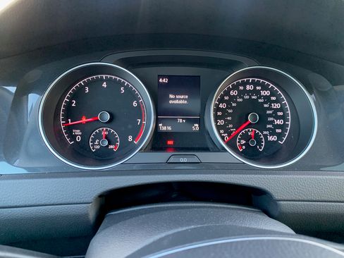 Used 2020 Volkswagen Golf 4-Door image 22