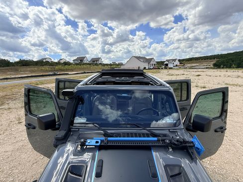 Used 2022 Jeep Wrangler Unlimited Rubicon 4xe w/ Cold Weather Group image 21