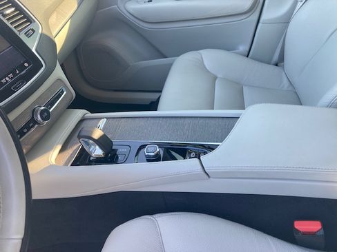 Used 2023 Volvo XC90 B5 Plus w/ Protection Package Premier image 11