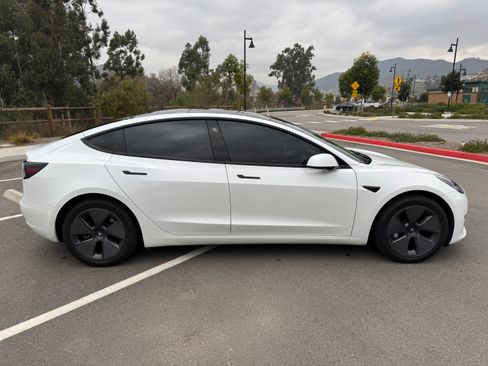 Used 2021 Tesla Model 3 Standard Range Plus image 5