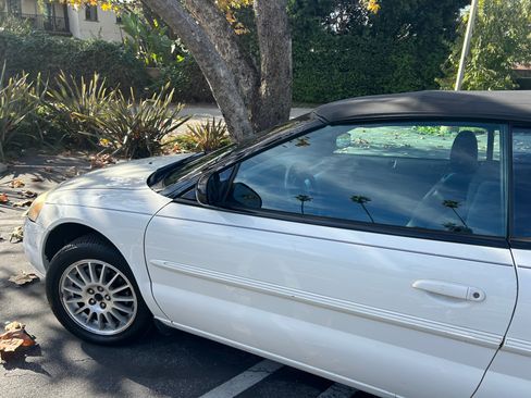 Used 2005 Chrysler Sebring Touring image 9