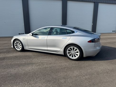 Used 2016 Tesla Model S 75D AWD/4WD image 2