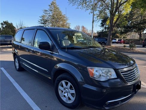 Used 2012 Chrysler Town & Country Touring image 1
