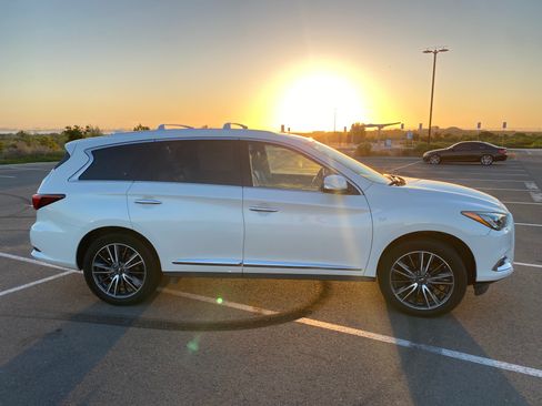 Used 2019 INFINITI QX60 Luxe w/ Sensory Package FWD image 6