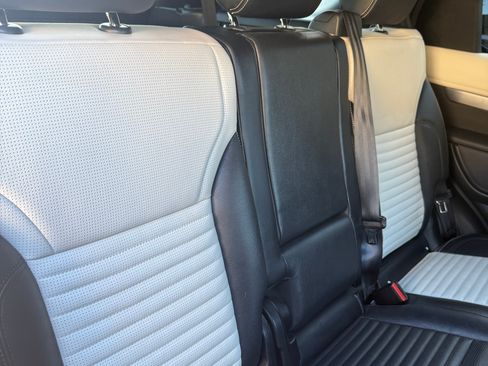 Used 2021 Land Rover Discovery S R-Dynamic image 10