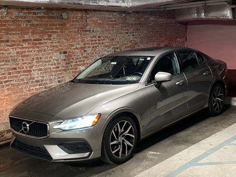 Used 2019 Volvo S60 T6 Momentum w/ Multimedia Package AWD/4WD image 8