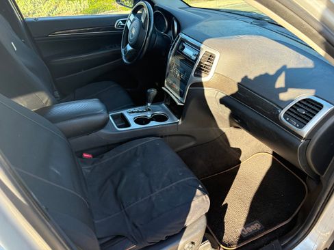 Used 2011 Jeep Grand Cherokee 70th Anniversary image 11