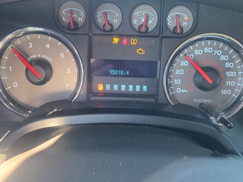 Used 2010 Ford F150 XLT image 2