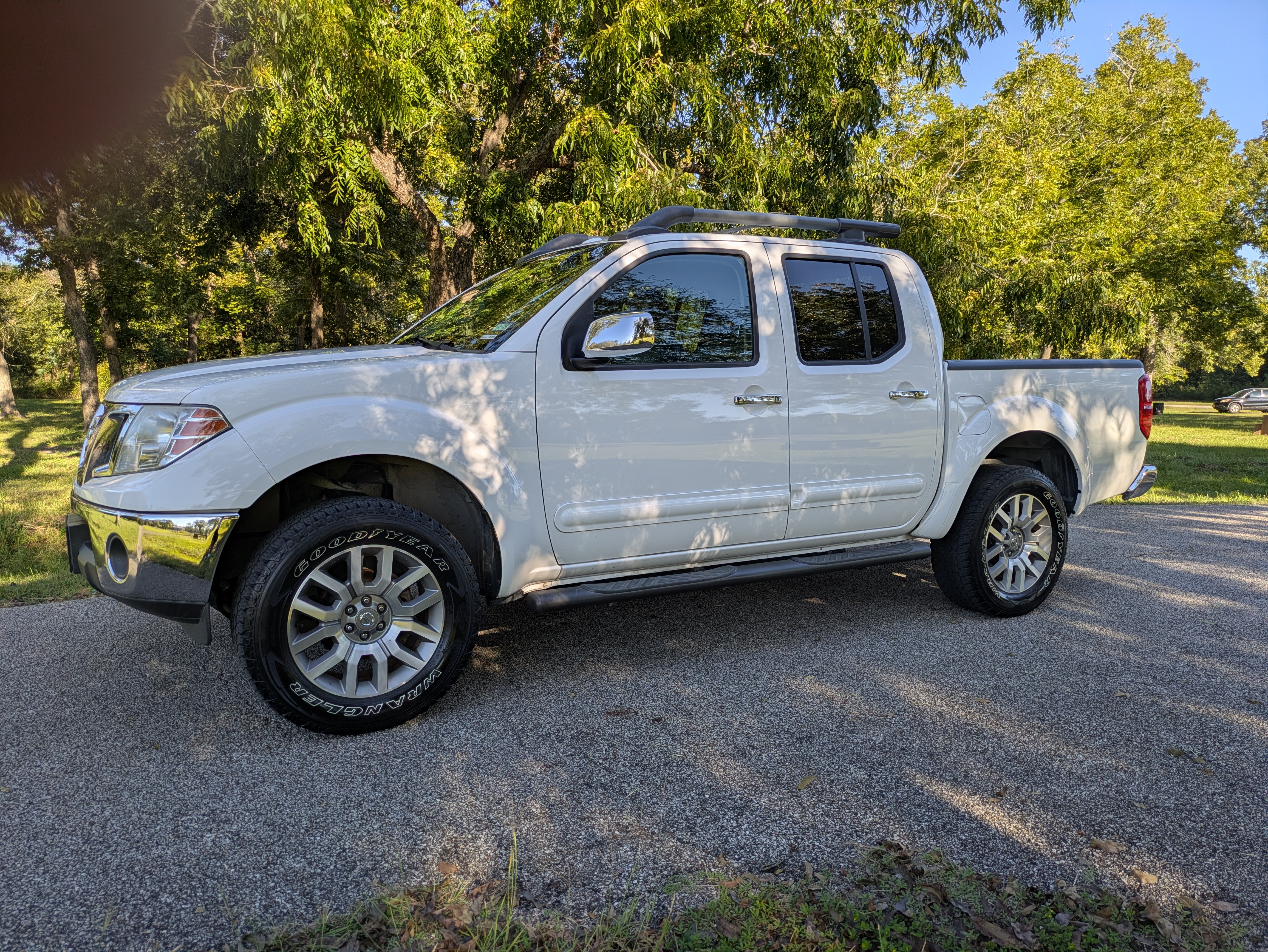 Used 2012 Nissan Frontier SL RWD image 1