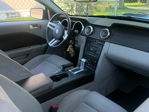 Used 2009 Ford Mustang Premium RWD image 10