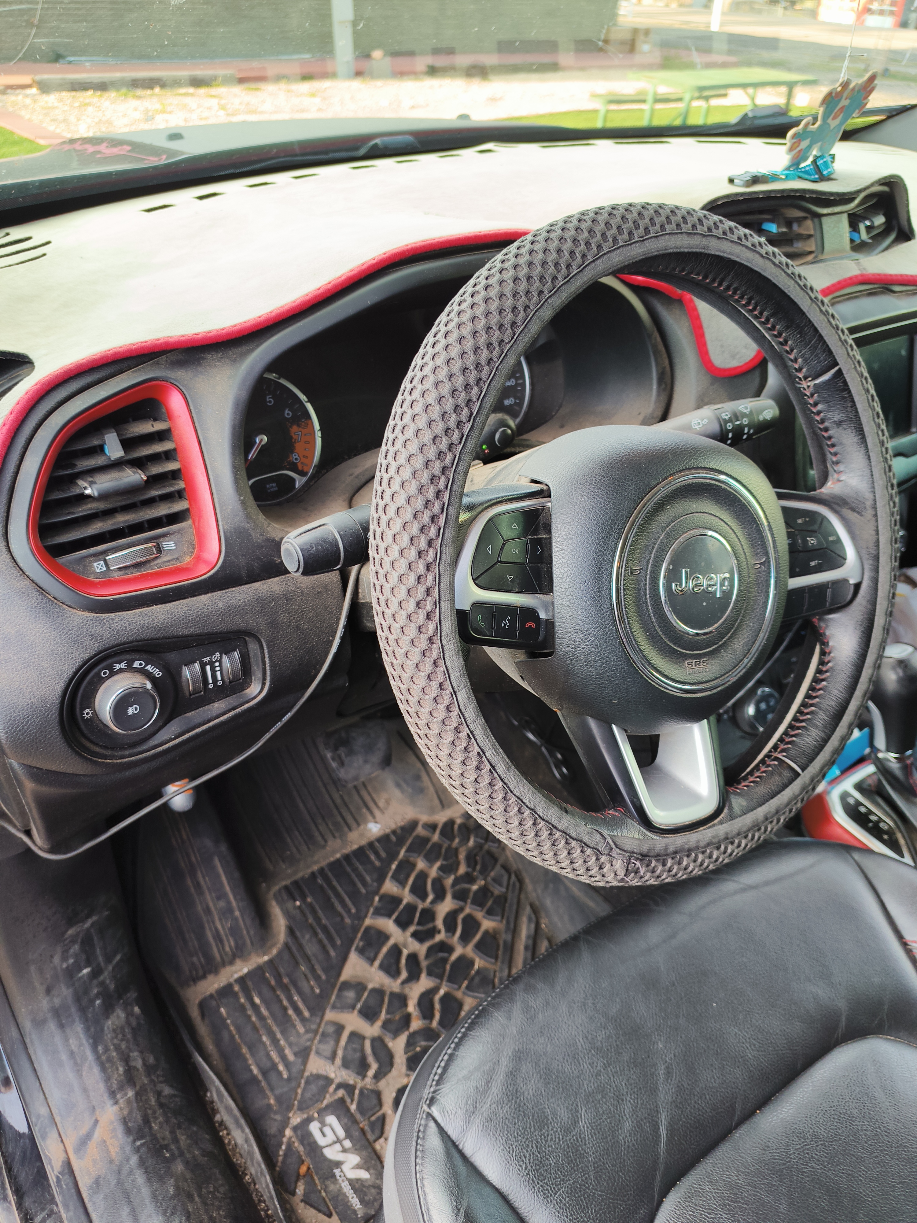 Used 2018 Jeep Renegade Trailhawk AWD/4WD image 10