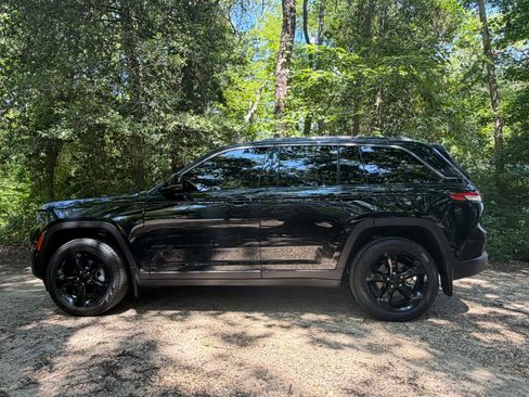 Used 2026 Jeep Grand Cherokee Limited w/ Limited Altitude Package AWD/4WD image 5
