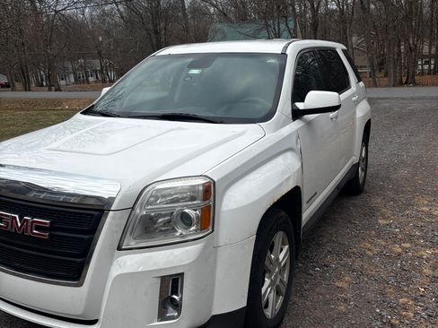 Used 2015 GMC Terrain SLE image 2