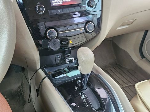 Used 2015 Nissan Rogue SV image 13