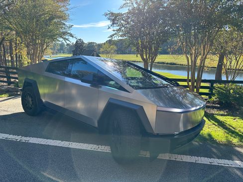 Used 2024 Tesla Cybertruck AWD Crew Cab image 13