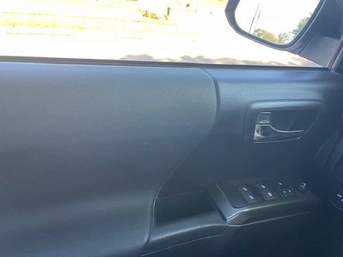 Used 2021 Toyota Tacoma TRD Off-Road w/ Technology Package image 29