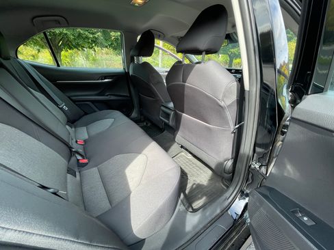 Used 2020 Toyota Camry LE image 9